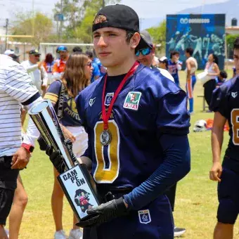 jugador campeón del torneo u17 de futbol americano en tec campus laguna