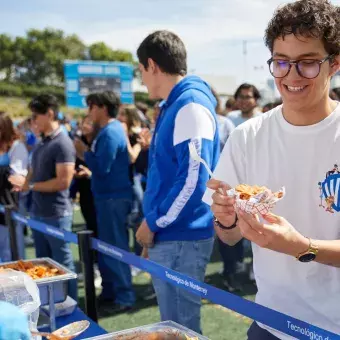 La comunidad Tec disfrutando de los Chilaquiles