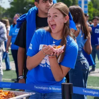 La comunidad Tec disfrutando de los Chilaquiles