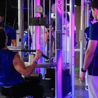 Estudiantes entrenando en el nuevo gym de PrepaTec Querétaro