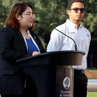 Los alumnos Edith Rosas y Axel Guzmán brindaron un mensaje.