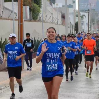 Marce corriendo hacia la meta