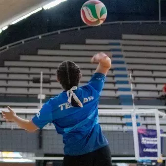 Partido de voleibol femenil en los Intercampus