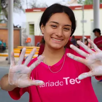 Alumnos de PrepaTec divirtiéndose en Voluntariado Tec