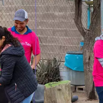 Colaboradores ayudando en Voluntariado Tec