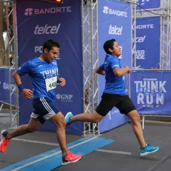 Carrera 80 aniversario Tec de Monterrey en Paseo de la Reforma