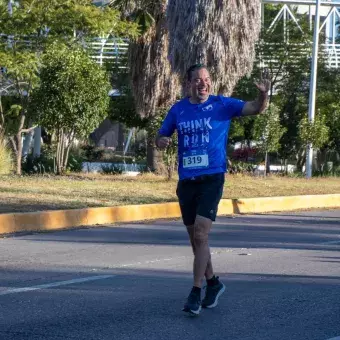 Director de LiFE campus Puebla participando en la carrera