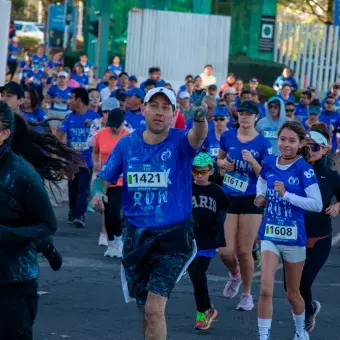 Toda la comunidad iniciando la carrera