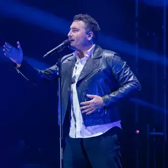 Jesús Navarro del grupo Reik se presenta en Blue Fest