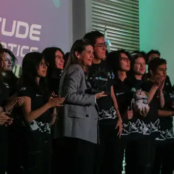 Equipo PrepaTec Toluca presenta su robot para regionales de FIRST