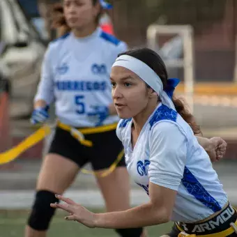 Defensora del equipo femenil de tochito