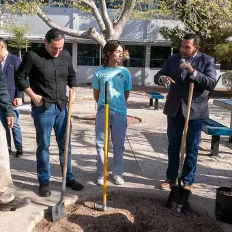 Reforestación: Jovenes juarenses plantan 100 árboles en el Tec