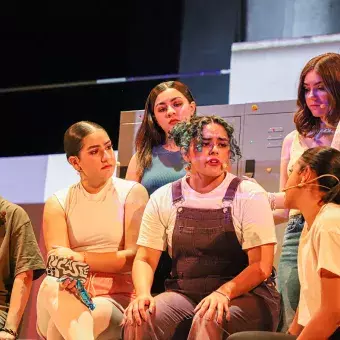 Actuación de jóvenes mujeres en el musical FAME del Tec de Monterrey campus Laguna