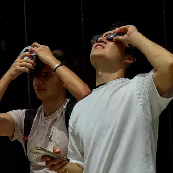 Estudiantes viven el eclipse solar 2024 en el Tec de Monterrey campus Laguna