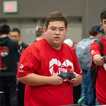 Drivers del equipo en competencia de robótica