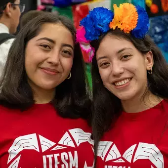 Alumnas con vestido mexicano