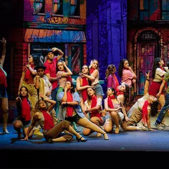 Bailarines de In The Heights en escena