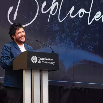 Diego Sánchez ,candidato a graduar de Comunicación como maestro de ceremonia