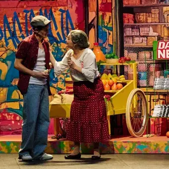 Protagonista y Abuela Claudia en escena