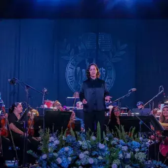 Orquesta Sinfónica de la UAT en escenario.