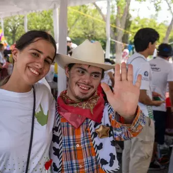 Estudiante y participante en feria Vive Extremo