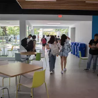 Comunidad estudiantil del Tec de Monterrey campus Laguna utiliza espacios de la cafetería remodelada