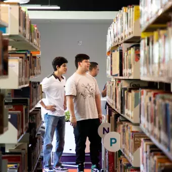 Estudiantes visitan la nueva biblioteca del Tec campus Laguna