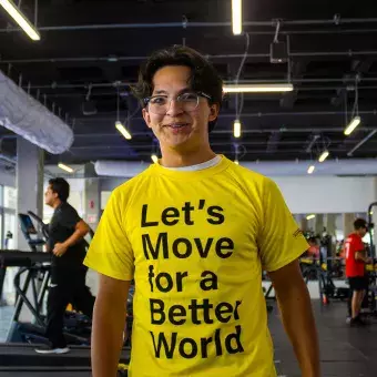 Alumno en el nuevo gimnasio del campus