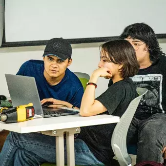 Estudiantes de PrepaTec Laguna colaboran en el Maker Space