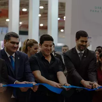 Momento del corte del listón en la inauguración de la Feria Internacional del Libro Monterrey 2024.