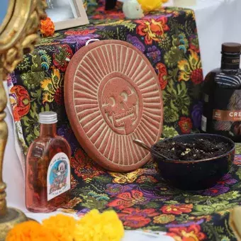 Altar de muertos de cerca.