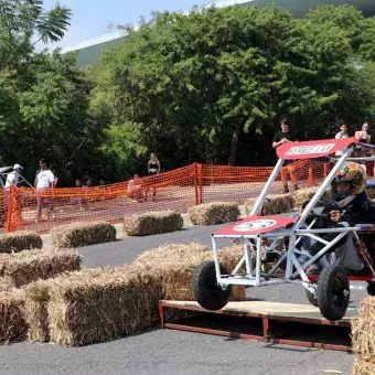 Por sexto año, la Escuela de Ingeniería y Ciencias y la Sociedad de Estudiantes de Ingeniería del Tecnológico de Monterrey en Cuernavaca llevaron a cabo la carrera de autos sin motor, Downhill Challenge Racer.