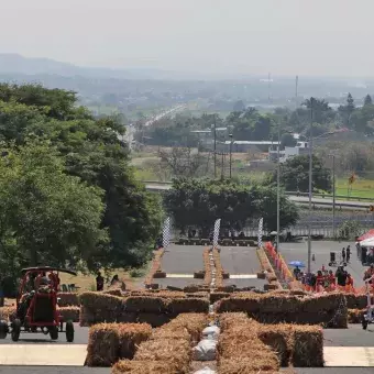 Por sexto año, la Escuela de Ingeniería y Ciencias y la Sociedad de Estudiantes de Ingeniería del Tecnológico de Monterrey en Cuernavaca llevaron a cabo la carrera de autos sin motor, Downhill Challenge Racer.