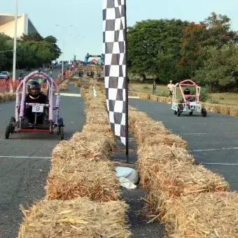 Por sexto año, la Escuela de Ingeniería y Ciencias y la Sociedad de Estudiantes de Ingeniería del Tecnológico de Monterrey en Cuernavaca llevaron a cabo la carrera de autos sin motor, Downhill Challenge Racer.