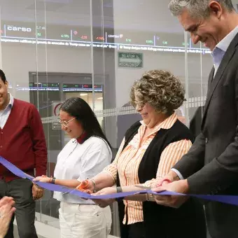 Profesores inaugurando el espacio.