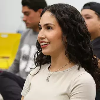 Estudiante en la inauguración.