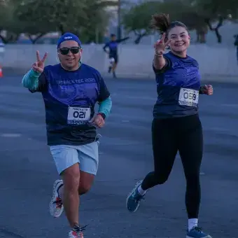 Dos personas corriendo