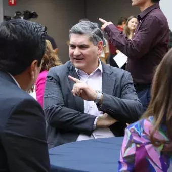 Se reconoce a líderes sobresalientes de la institución. 