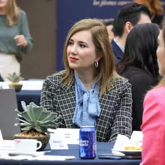 Se reconoce a líderes sobresalientes de la institución. 