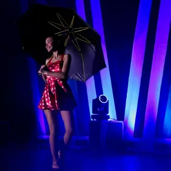 Estudiante de tec tampico presentando su número artístico en festival de arte