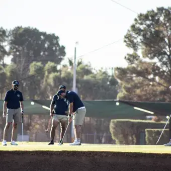 Jugador concentrado para hacer su tiro 