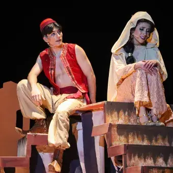Aladdin con Jasmine en Agrabah