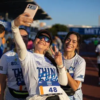 En el marco del 50 aniversario del Tec de campus Querétaro se llevó a cabo la carrera Think, Feel & Run 2025 powered by Skechers con la participación de 1700 corredoras y corredores. 
