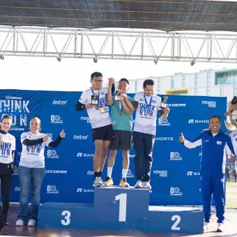 En el marco del 50 aniversario del Tec de campus Querétaro se llevó a cabo la carrera Think, Feel & Run 2025 powered by Skechers con la participación de 1700 corredoras y corredores. 