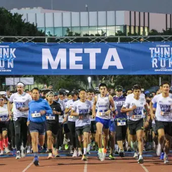 En el marco del 50 aniversario del Tec de campus Querétaro se llevó a cabo la carrera Think, Feel & Run 2025 powered by Skechers con la participación de 1700 corredoras y corredores. 