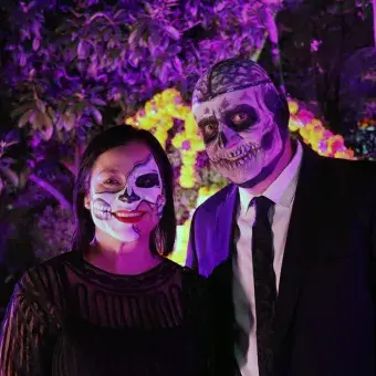 La PrepaTec Cuernavaca celebró la duodécima edición del Festival Omeyocán, inspirado en el Virreinato, con muestras gastronómicas, ofrendas, arte y música que unieron tradición, historia e innovación.