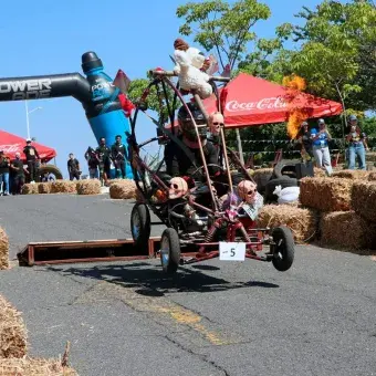 El Tec campus Cuernavaca realizó el Downhill Challenge 2025, donde equipos compitieron con gravity cars en una pista de obstáculos, premiando velocidad, diseño, creatividad y desempeño.