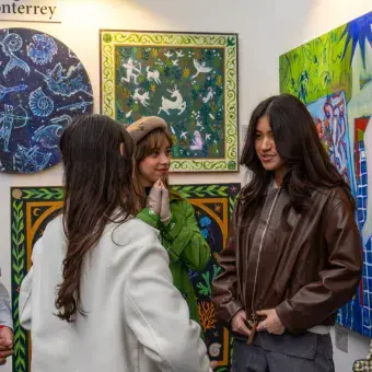 Además de las piezas premiadas, los estudiantes integraron otras obras para mostrar una mirada más completa de su identidad artística.