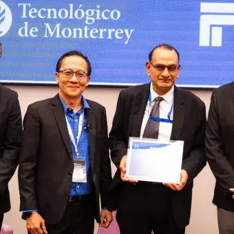 Jaime Alberto Palma Mendoza fue galardonado por Klever 21, una aplicación diseñada para apoyar la evaluación y el desarrollo de competencias en estudiantes de Ingeniería Industrial. La app facilita el diseño y aplicación de instrumentos de evaluación dentro del aprendizaje basado en retos, con una propuesta flexible, gratuita y accesible para profesores y socios formadores. 