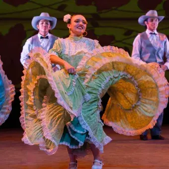 Los estudiantes presentaron coreografías de diversos estados.